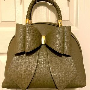 Crossi Bag w/ Shoulder Strap